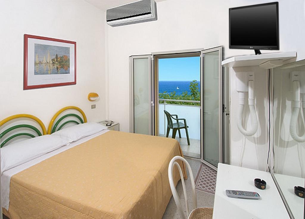 Hotel Vienna Senigallia Quarto foto