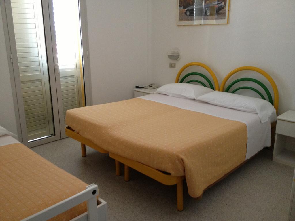Hotel Vienna Senigallia Quarto foto