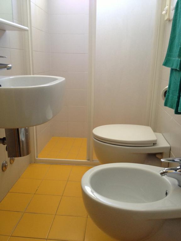 Hotel Vienna Senigallia Quarto foto